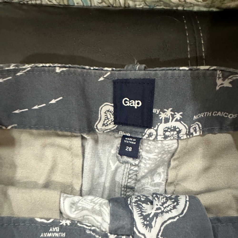 GAP Map Pattern Straight-Leg Shorts - - Picture 2 of 8